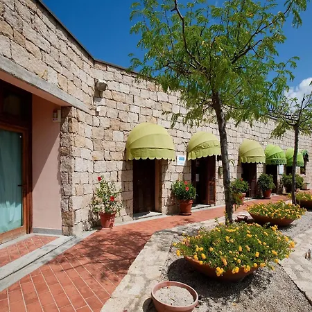 Charming Coastal In Sardinia アパート カンニジョネ